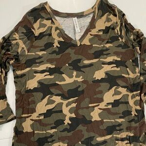 NWOT Never Worn 2X Camo 3/4 Sleeve Top Zenana Premium